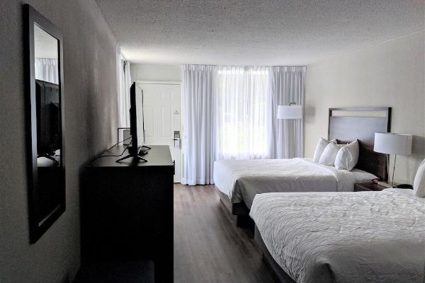 Hotel Tahoe Resort on Lake George